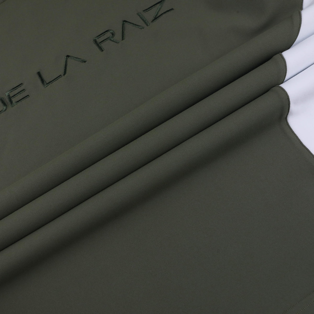 DESDE LΛ RΛIZ (PRE-ORDER)