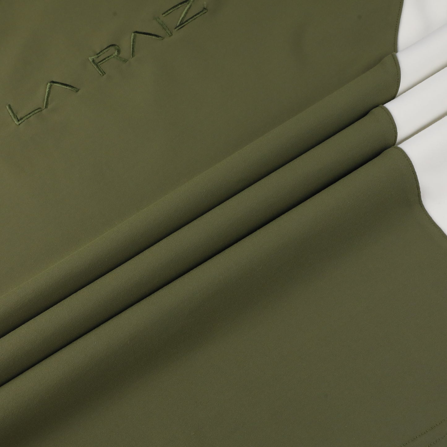 DESDE LΛ RΛIZ (PRE-ORDER)